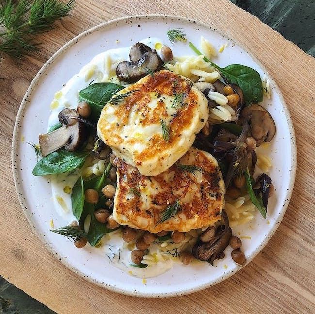 ORZO,HALLOUMI,GEMÜSE,JOGHURT-TOPPING