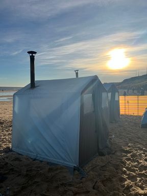 Strand mit Saunazelt auf Sylt